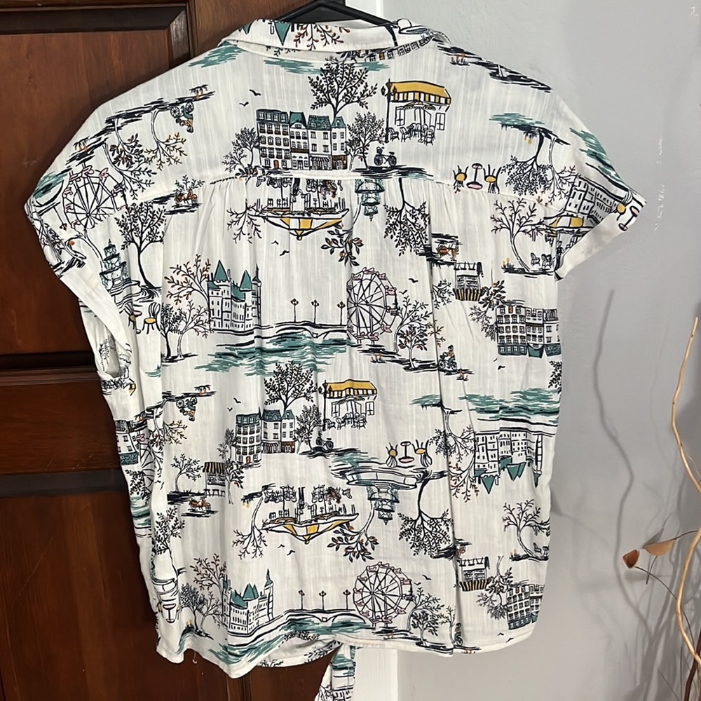 Old Navy small print tie blouse with buttons - Picture 4 of 5